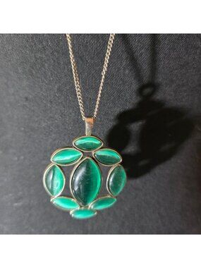 Silver tone Necklace Green Oval Cabochon Pendant Womens Jewelry